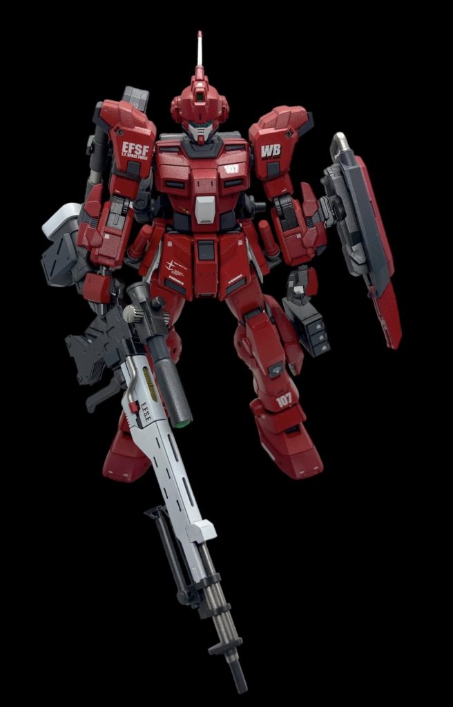 バイザー=スナイパーという妄想から製作してます。赤装甲に似合いそうなデカールが無かったので白のWBのデカールとか見栄えを優先して貼りました。WBにペイルライダーとかありえないとかいうツッコミは無しで・・・。HADESとかそういうの関係なく連邦軍の機体として作っただけです。あくまで色変え妄想遊びです(笑)説明書見たらこれはゲーム用機体で悪いやつなんですね〜見た目のかっこよさでポチった機体なので知りませんでした