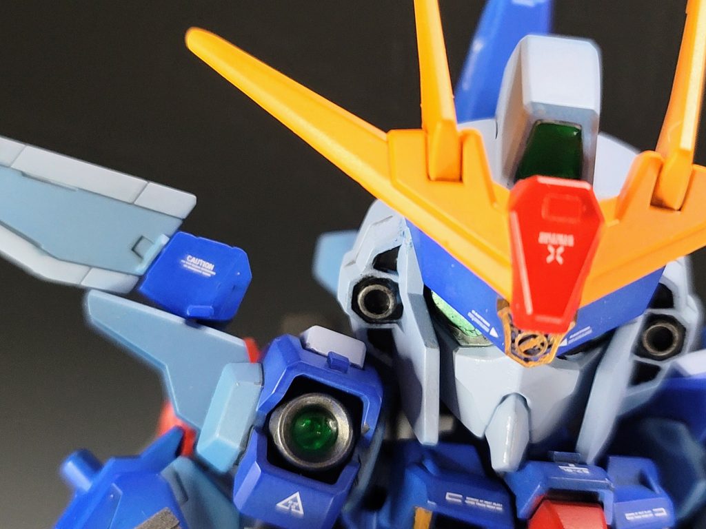 キャプテンシティのキャラクターということでウェルデバスター隊員のバイザーを移植していますまた肩のセンサー的なのはレジンで質感をあとSDにデカールを貼っていく作業はめちゃ楽しいのでみんなやってほしい(解説でもなんでもない)