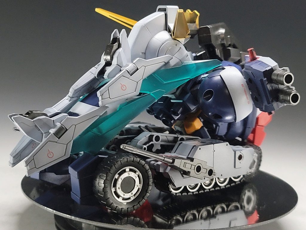 モード獅子の牙背面を稼働させてシルエットを作りシールドの形態変更をしビーム刃発生。突撃して相手に風穴を開ける必殺技だ!ヾ(*´∀`*)ノ