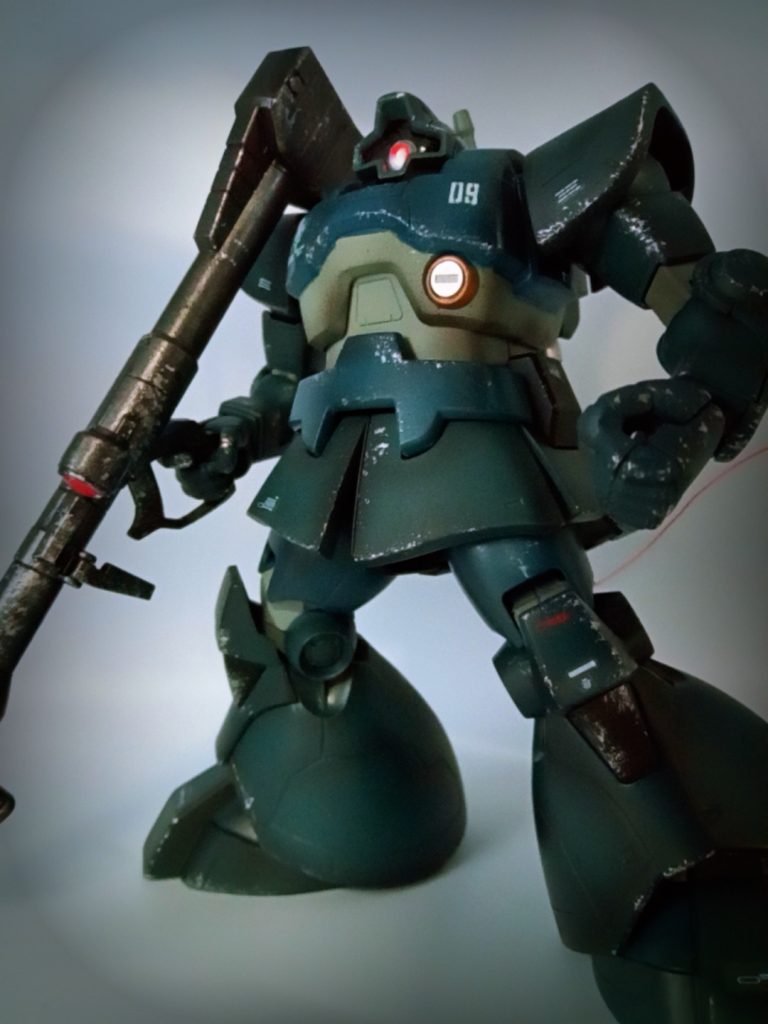 胸部ビーム砲にはメタルモールドを入れてモノアイにLEDチップを埋め込みました。