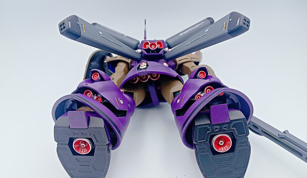 脚部バーニアは開閉できるようにしました。