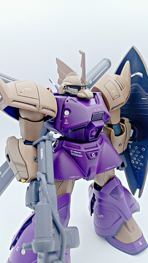 肩、スカート、シールド、脚部と全体的にスジ彫りを入れてみました♪