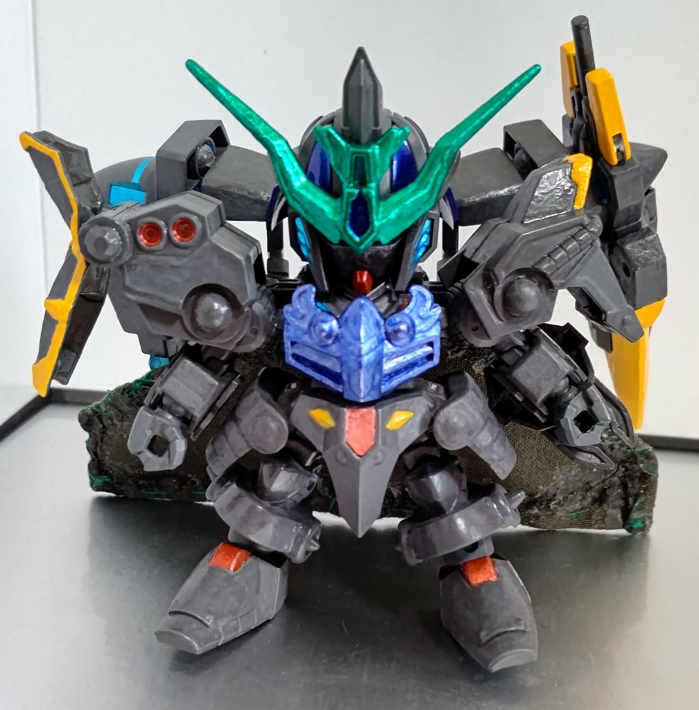 正面頭は徐晃ガンダムデスサイズ胴と腕はLGBBストライク劉備と騎士ガンダムのミキシングで肩の脚(?)部分をラインストーンシールに置き換えています脚はLGBBストライク劉備と騎士ガンダムのミキシングでジャンクとボールデンアームアームズで延長していますハンドパーツと正面の装甲はLGBB魔竜剣士ゼロから背中はBB戦士ダブルオーとSDEXスタンダードダブルオーのミキシング、アームアームズでアーム基部が可動出来るようにしています