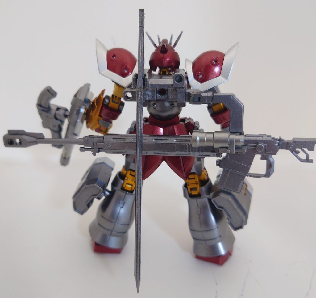 背面。ガンブレでは、二本の剣を装備してましたが、今回は一本だけにして、代わりにロングライフルを装備させてみました！