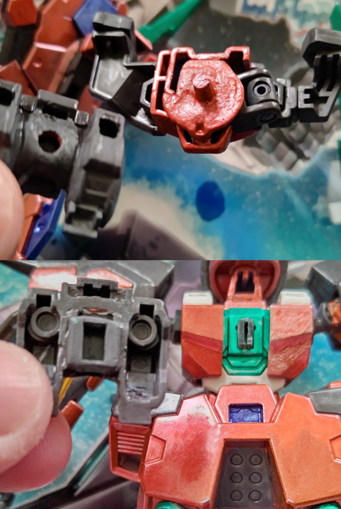 背中について元々は鉄血系の背中だった為、ガンダム・フレームの背部分をコアガンダムのバックパックと組み合わせてましたその上からHGクアンタから切り離した背中部分を取り付けています