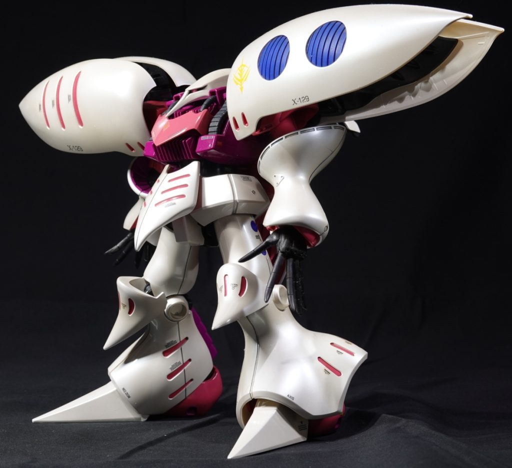 んで百式のライバル機?のキュベレイです。写真だと分かりにくいですが、パール塗装した後にウレタンクリアーしてます。10年以上前に作ったはずです。