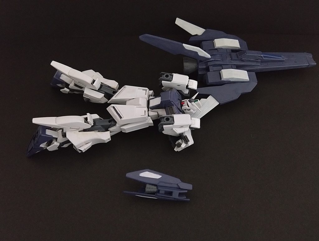 飛行機能が備わっていない本機のためにリ・ガズィのBWSを参考に制作した装備。装備時には、機体下部を180度回転し腕部のコネクターに接続、サブスラスターもかねたショートシールドを背部に装備する 本兵装を装備することによって、大気圏内、宇宙空間で戦闘機形態(SF形態)として運用することが可能になる。またオリジナルと違い、戦闘中でも戦闘機形態,MS形態の両形態に変形できる