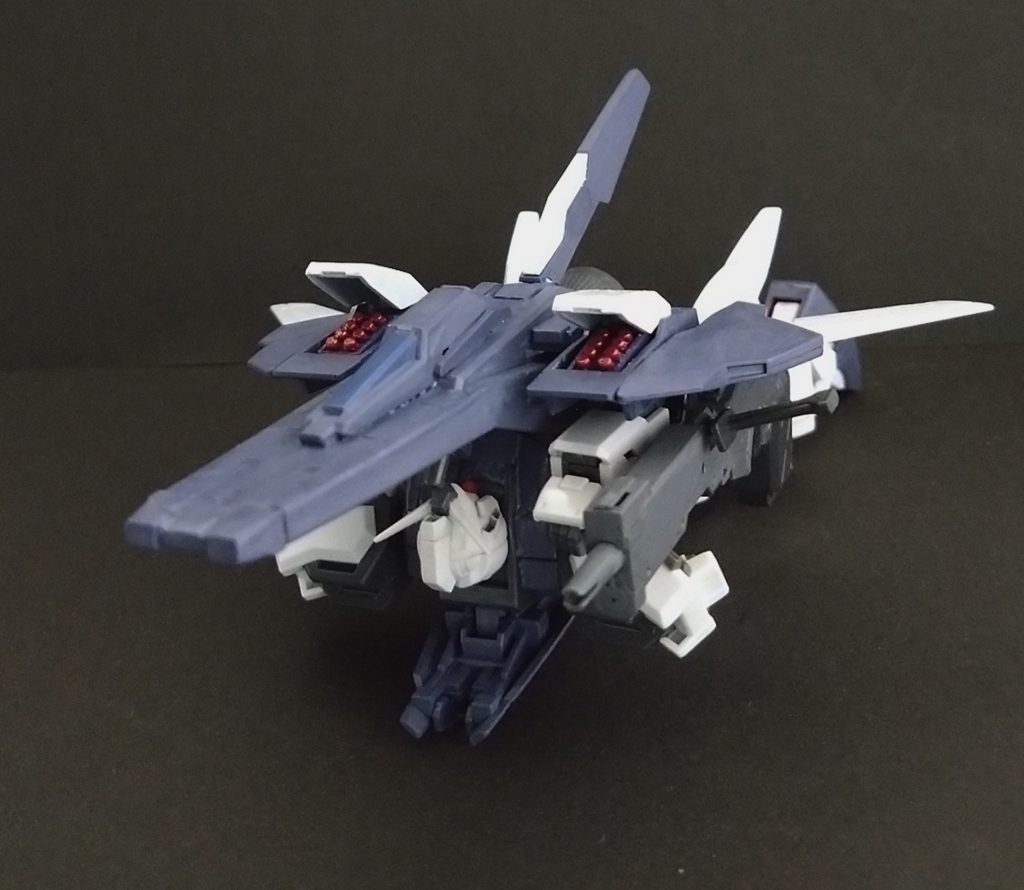 BWS時の兵装として、ミサイルランチャーの他,専用装備のビームライフルを装備している