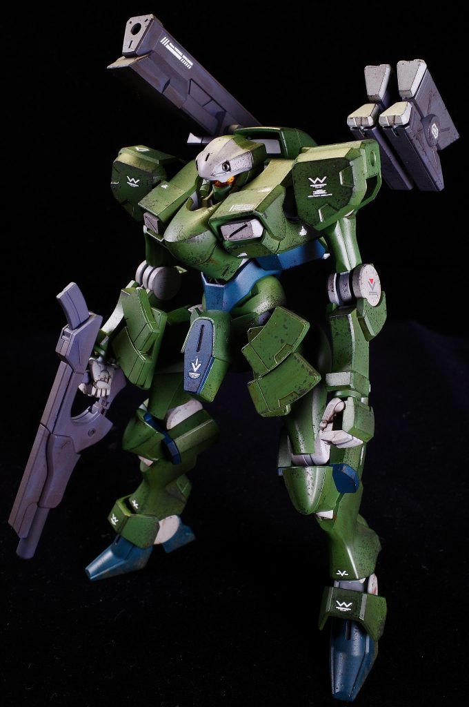 全体像。基本塗装→Mrウェザリングカラーのグラウンドブラウンを全体に散布しスミ入れを兼ねた拭き取り→艶消し散布→ガイアカラーのエナメル塗料の煤(すす)で各部ピッチング→タミヤのウェザリングマスターの煤でエッジをドライブラシ。