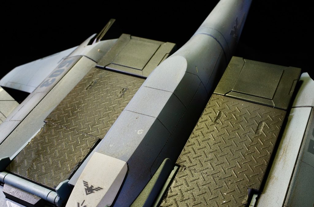 MSが乗る箇所はベルテクスのモールドデカールA(縞網板)を使用。設定より滑り止めな感じにしました。