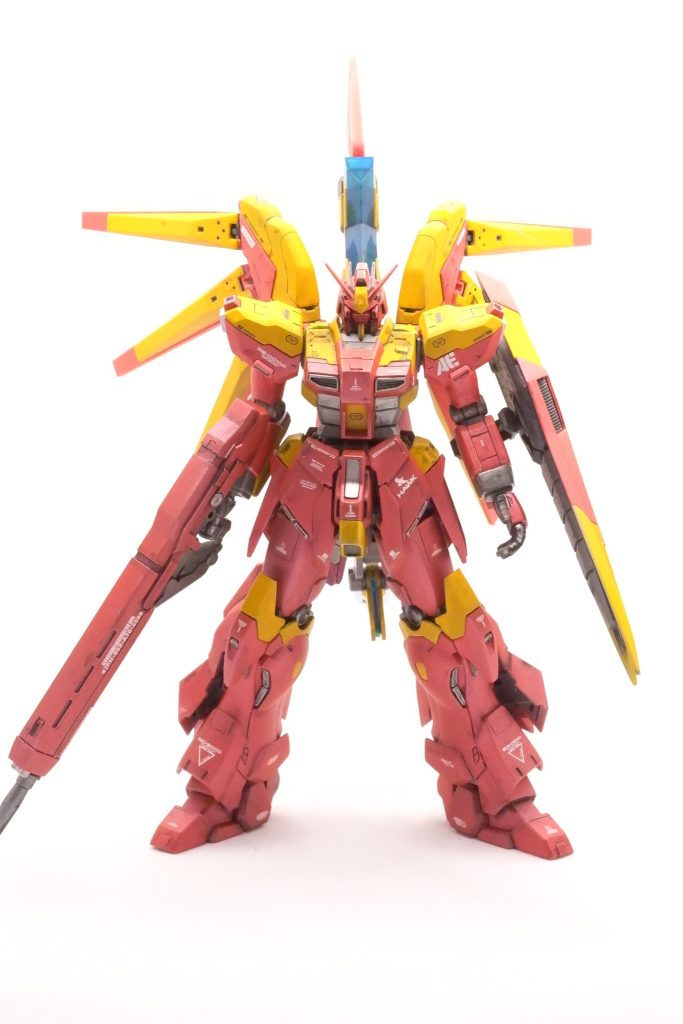 正面。なんというか、ドラゴンっぽいシルエットにしたかったんですよね。