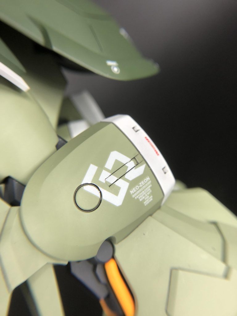 こういう段差のある個所に1枚デカール貼るの苦手ですが、今回はうまくいったような気がします。