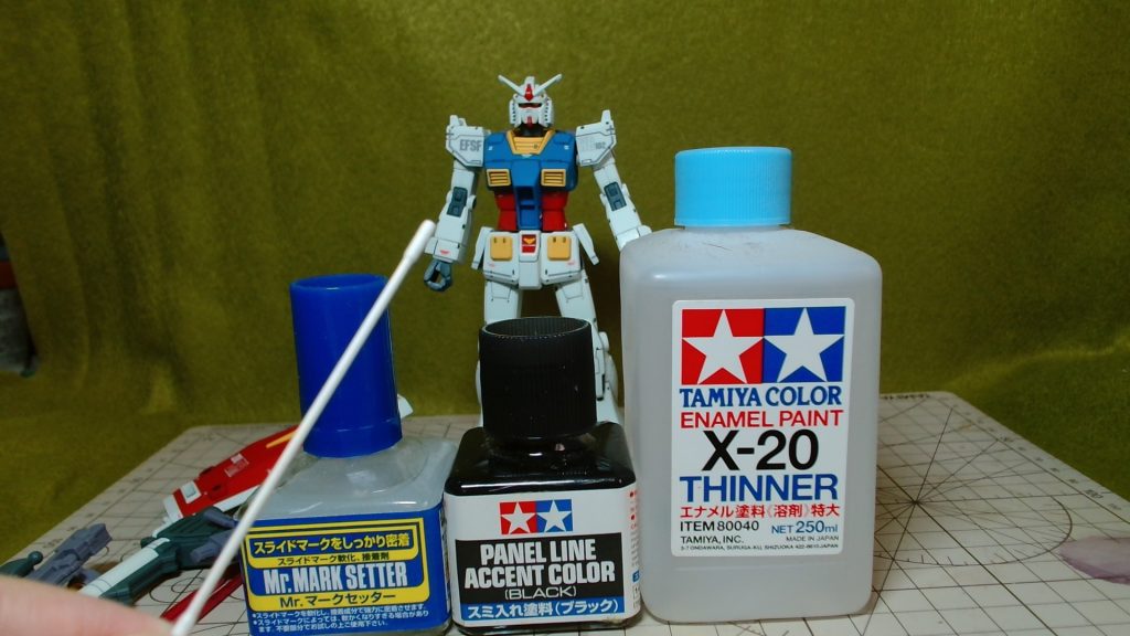 スミ入れはホント楽しかったです。塗装する場合はみ出したラインはどう消すんだろう？