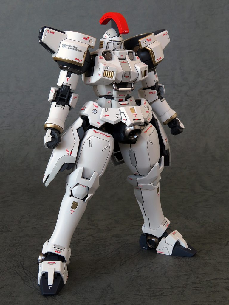 ウイングバインダー未搭載の立ち姿です。トサカはノーマルVerとFVerの2種制作したので好みで付け替えます。