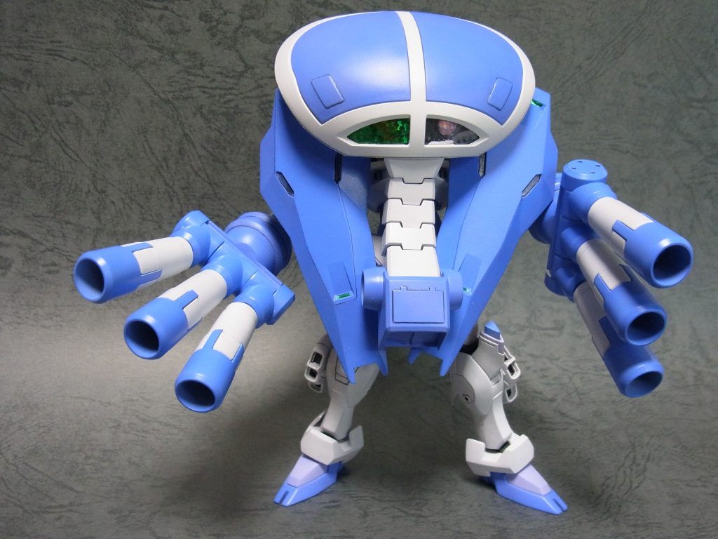 J-PACKは簡易の変形機構が備えられている。推進ユニットは長距離ビームを発することが出来る。レドーム型の頭部は索敵用、また大容量フォトンバッテリーを内蔵している。前方の防御力も高くノーズ形のユニットと2枚のシールドでバリアを発生させることが出来る。艦砲射撃後にMSを展開するという戦術を一機で行うことが出来るのである。2015年に作ったやつ。写真が出てきたので…