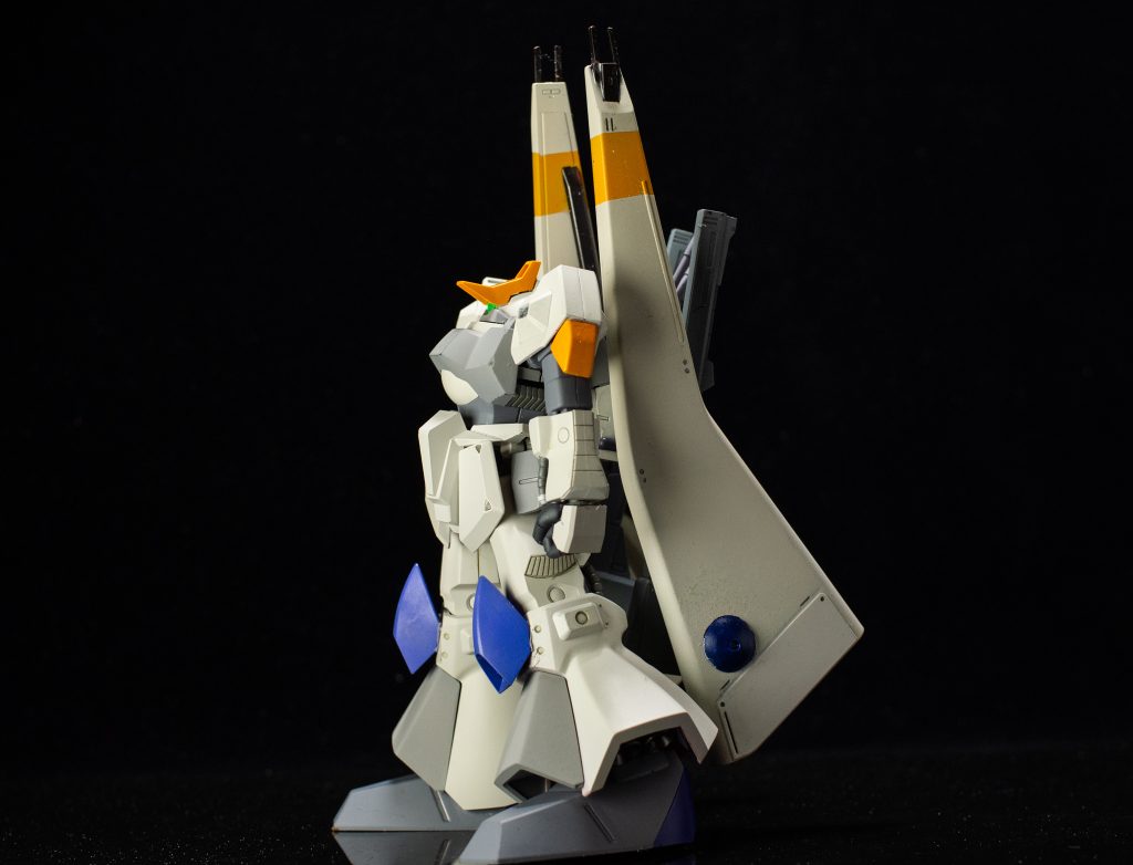 本体の白は、ガイアノーツ EXホワイトに、クレオス311番、バインダーはその色にクレオスのレドームカラーを少量混ぜましたが、もう少しはっきりと色分けした方がよかったかもしれません
