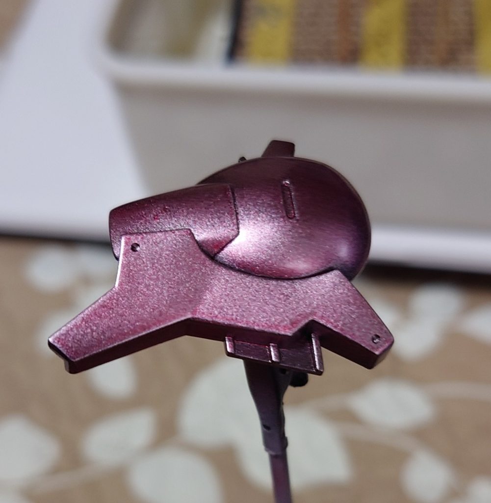 キャンディ塗装自体初だったので、取り敢えずセオリー通りに「光沢ブラック」「シルバー」「クリアーレッド」の順番で塗装しました。この段階では本当に赤くなってくれるか若干不安でした