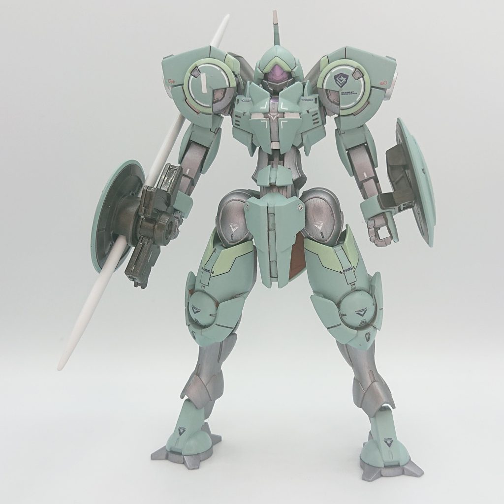 他の水星の魔女キット同様に目立つ合わせ目は脛のパーツのみとなっており、組み立てるだけでもハイクオリティなものが手に入る。