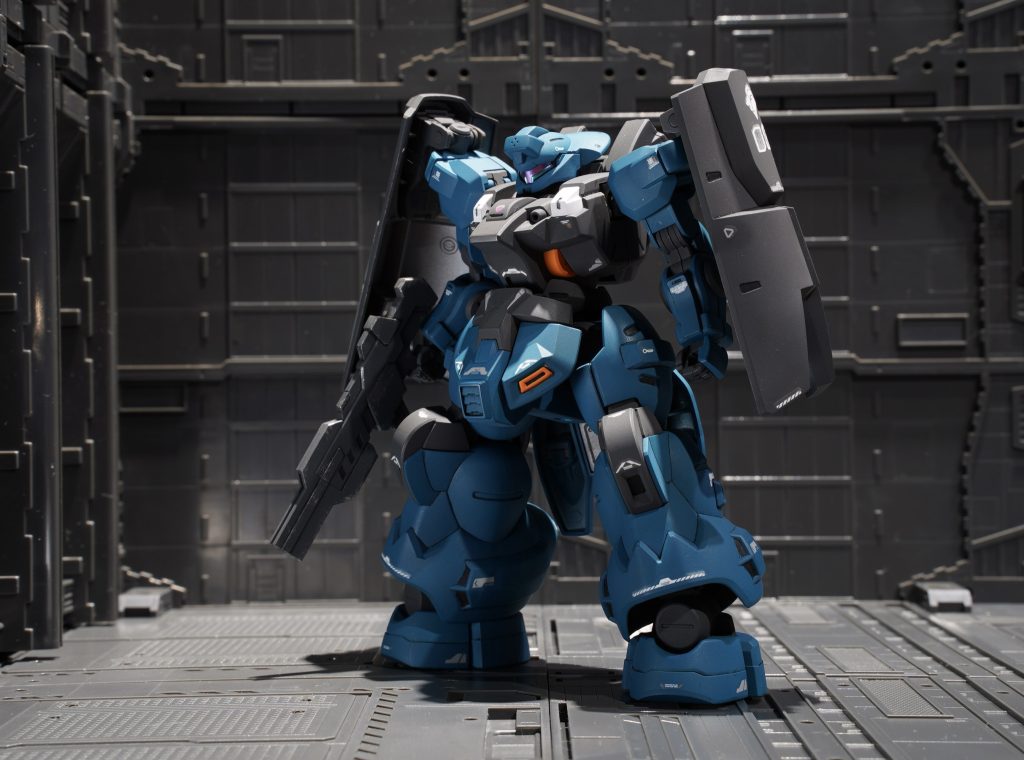 可動範囲は決して広くないですが、完成したいでたちは本当にかっこ良いです！写真よりも実物のほうが良いです！何よりも量産機好きの自分にささりまくりました♪自分はMSV物が好物で、モノアイへの思い入れがあるのですが、これを機に今後は幅広く作っていこうと思います！