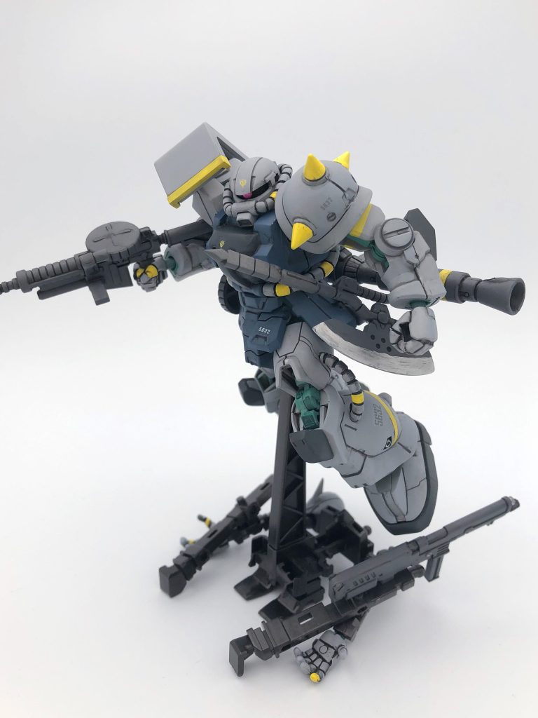 GフレームのF2ザク、出戻りして間もない頃だったので、Gフレームという商品のことは全然知らなくて、売り場で手にとって「おおっ！」って思ったので塗装遊びのために購入しました。