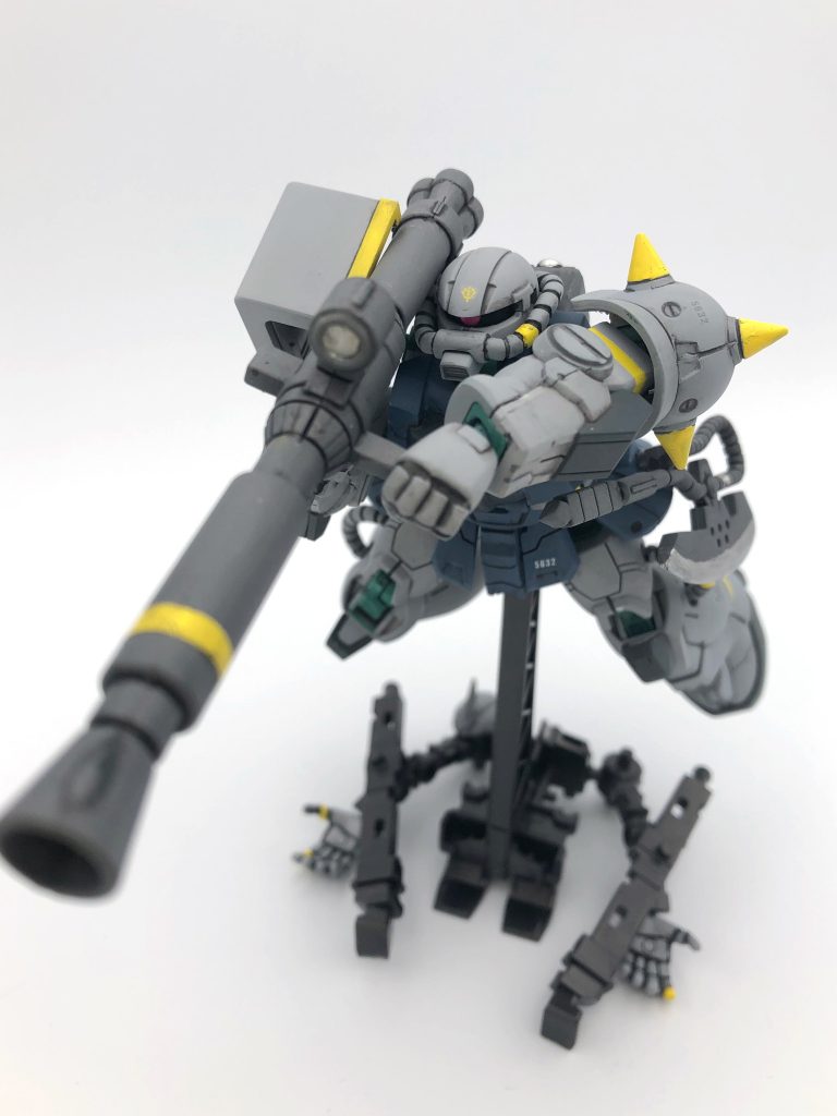 よく動いてポーズも決まるしアクションスタンドも付いてきて1,000円ですぐ完成する簡易キットだと思えば、試し塗りにもいいですね。そうそうABSだから塗装前にプライマーで下地処理が必要になってしまうのが欠点か。