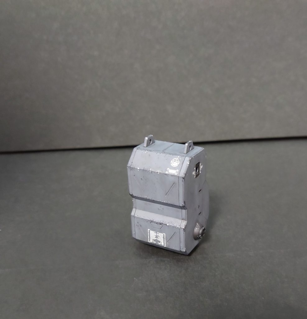 コンテナパックはウェザリングカラーのマルチブラックとスポンジチッピング(フラットアルミ、ジャーマングレー)でウェザリングしました。