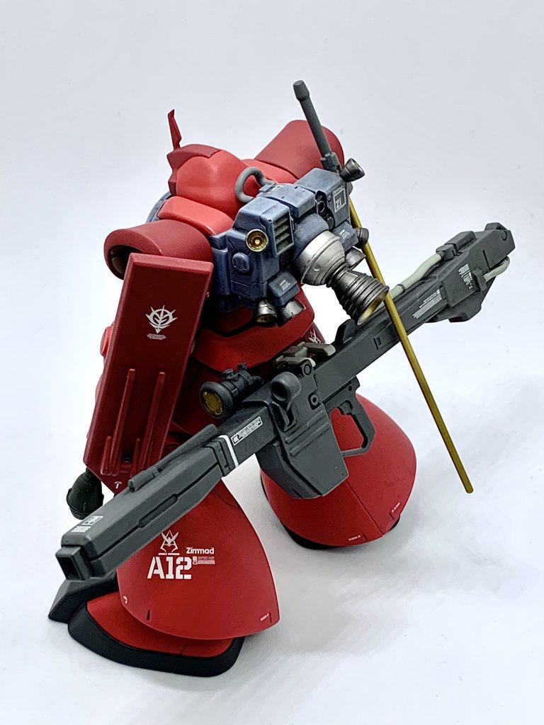 カラーリングはキットとかの、紫の所を赤くしただけのは好みでは無かったので、昔の電撃ホビー誌の小熊しもんさんの作例のパターンを拝借させていただきました。色味は好みで作例よりも濃いめで。