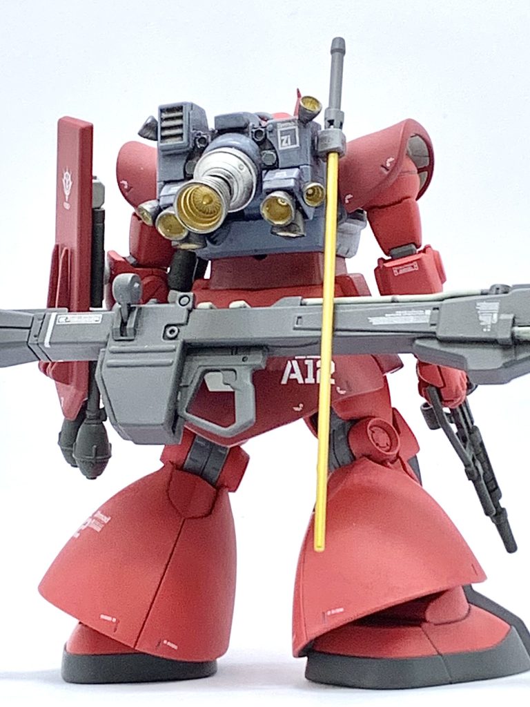 ヅダのパックパックにバーニア等盛って盛ってやんちゃエンジンにしました。ビームバズーカは腰にネオジム磁石で接続。