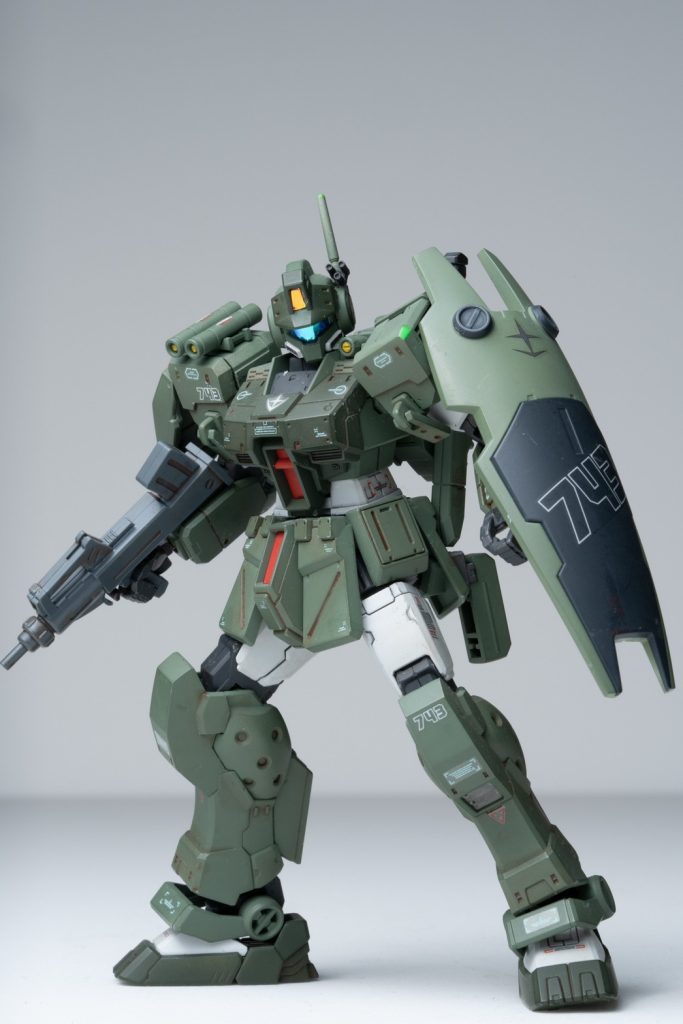 年代的には連邦のシールドも陸戦か標準タイプか迷いましたが結果ジムコマンド系のシールドを装備させました。