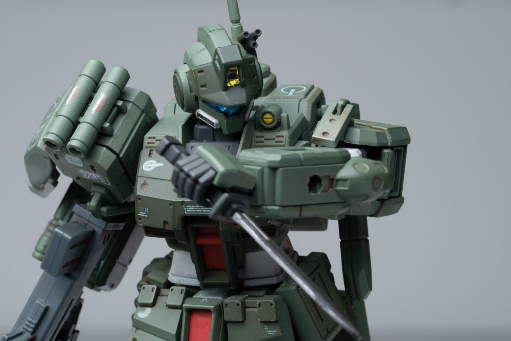 もはやコマンドーのシュワちゃんが乗ってるのって感じです。ちなみに最近の例に漏れずセンサー関係には変更フィルムによるディテールアップをしてます。