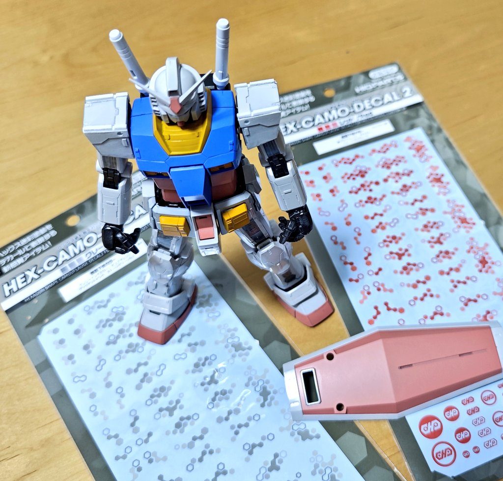 今回はヘクス迷彩デカールを使ってみた。