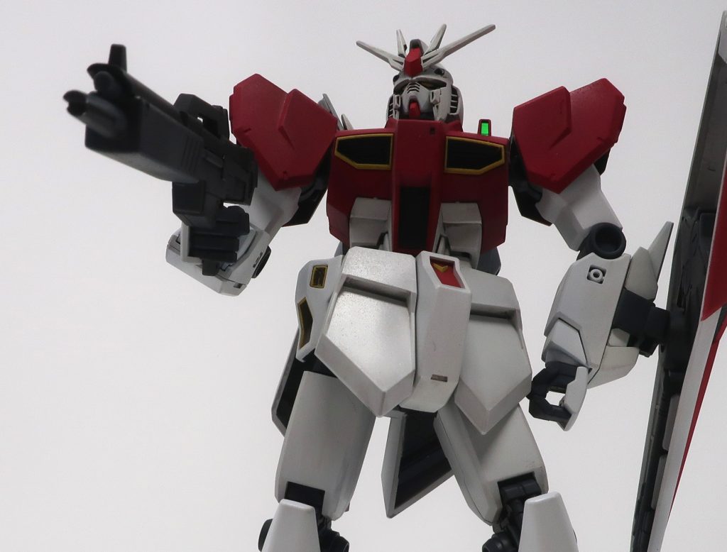 ビームライフルはわかりづらいですが、ツートンにしてます。EGは組みやすくて塗装に注力できるので良いです。