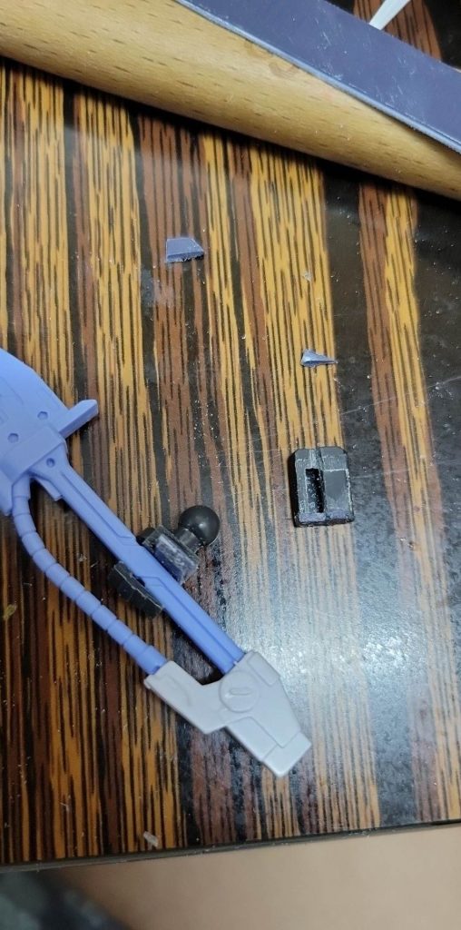 改造後は、HG 武器パーツを直接取り付けることができます。SD EX または SD CS であれば、この改造を行うことができます。