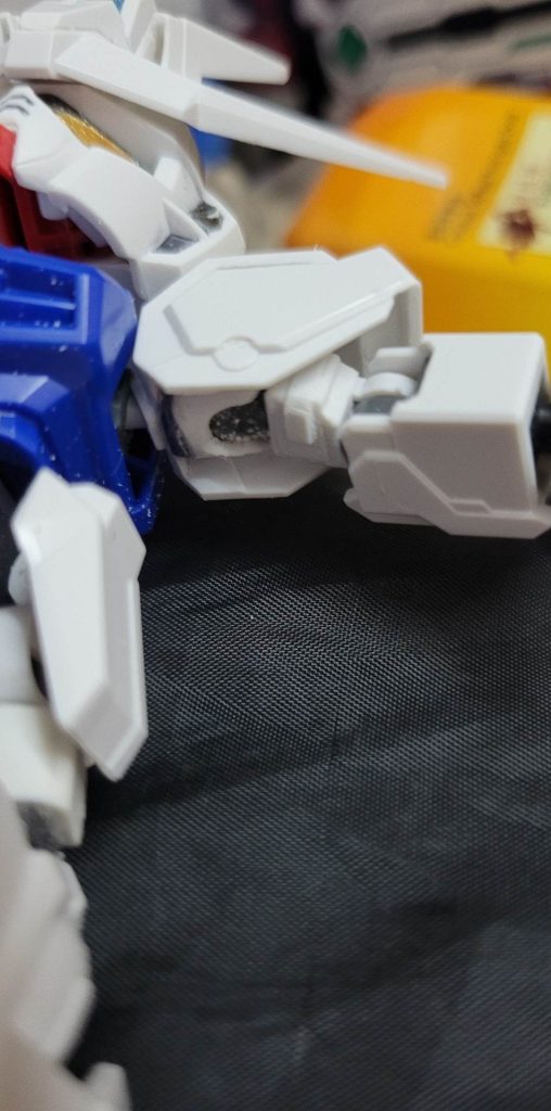 肩アーマーの内部構造を変更し、腕の伸展時の可動性が向上