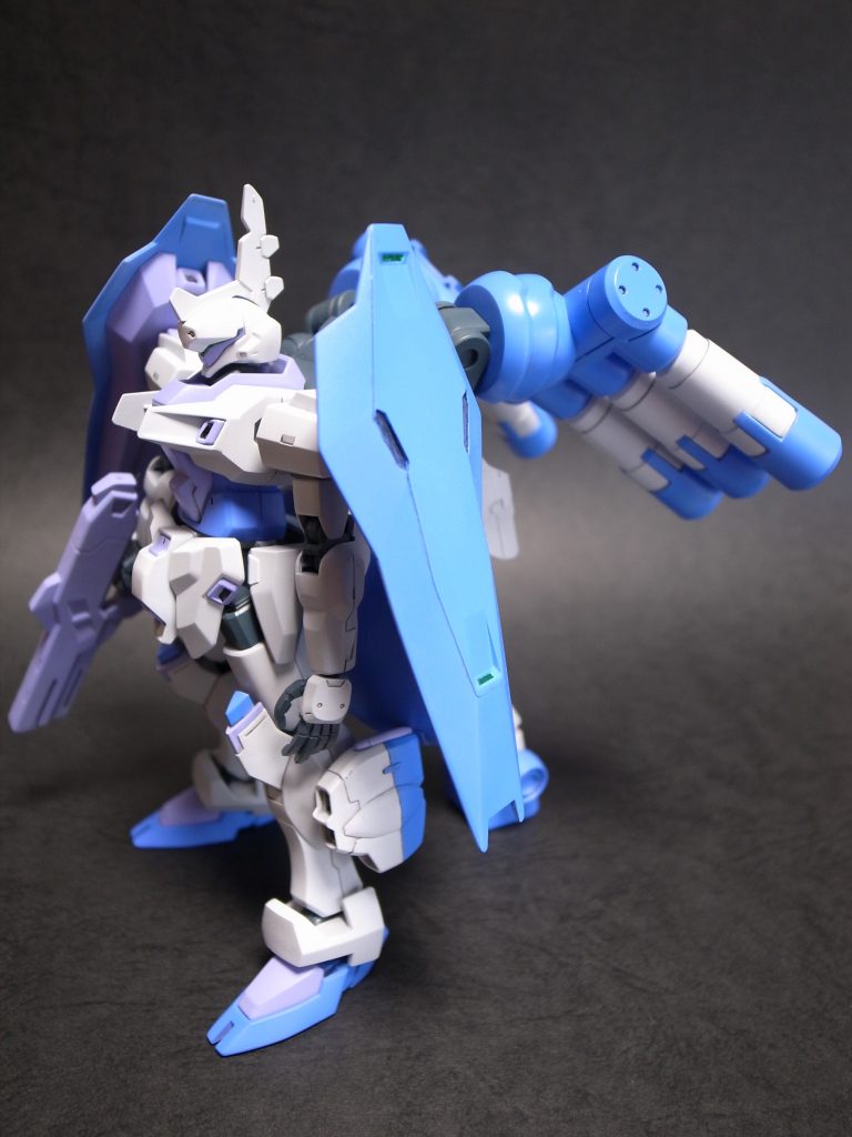 背中の大型ユニットはJ-PACKと呼ばれるユニット。