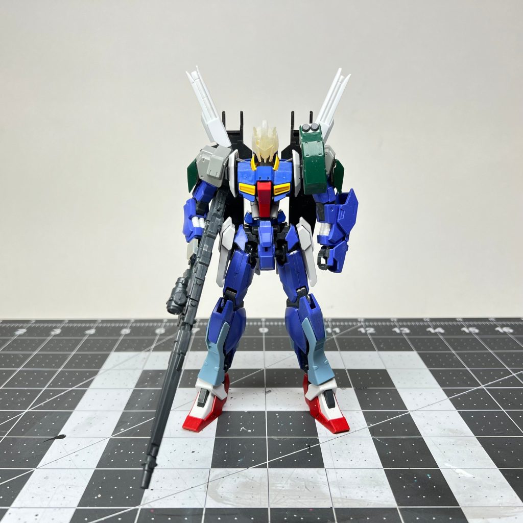この写真は、混合に使用されるさまざまな部品を示しています。 各パーツの色の違いが大きいため、最終的なビルドを想像するのは困難でした。
