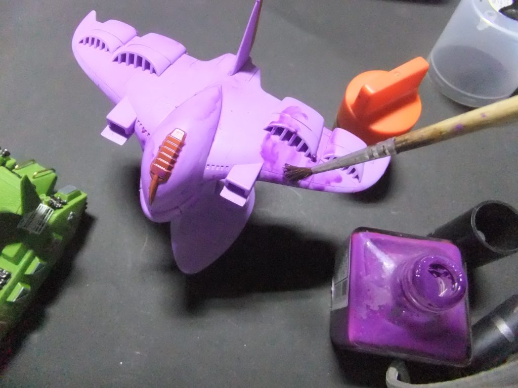 ウェザリングカラーのレイヤーバイオレットでシャドー部分を行い、ハイライト部分はマルチグレーを使用しています😅