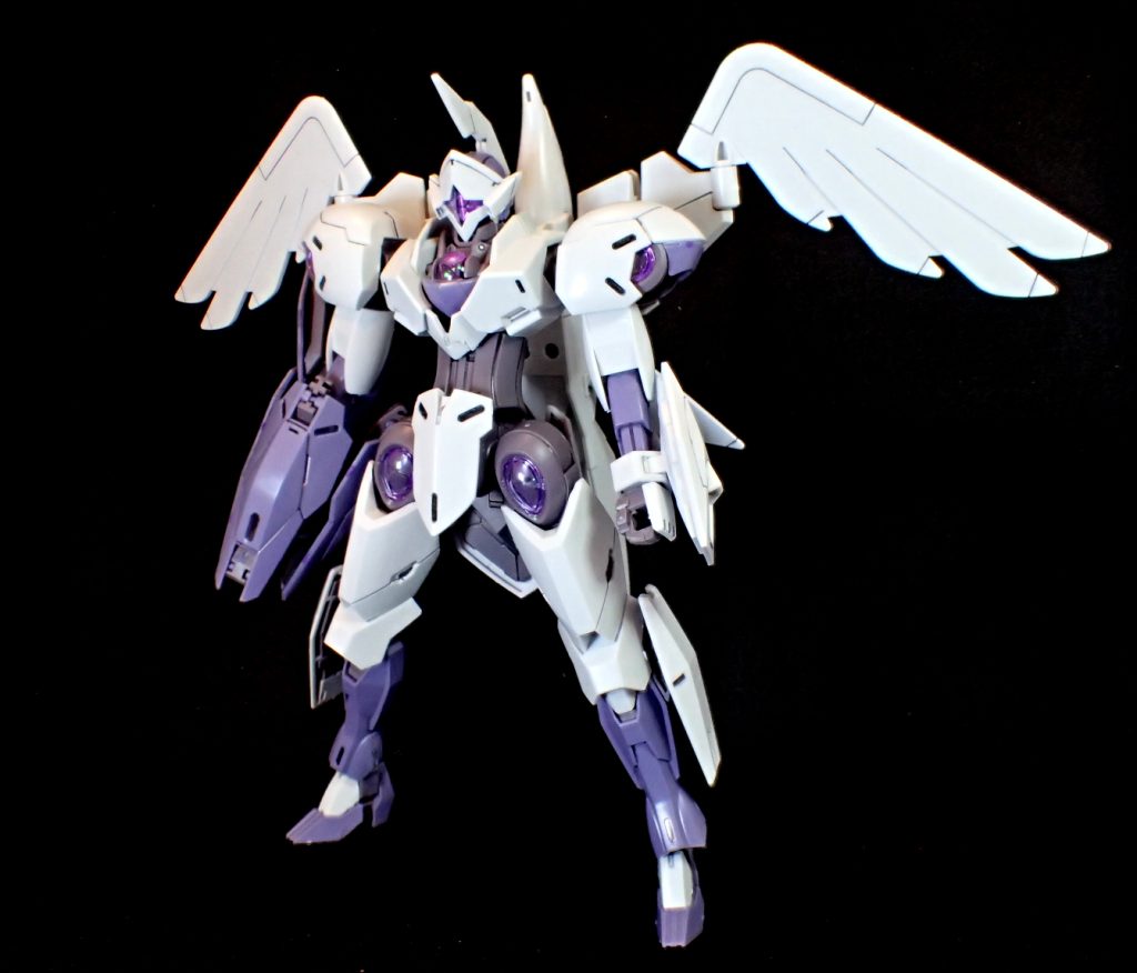 「どこかカクカクとした羽的なもの」「機械的な翼」を検討していたところ、ポータントフライヤーが目に留まりました。色も薄いグレーということでミカエリスと合っており、触るたびにテンションが上がりました。