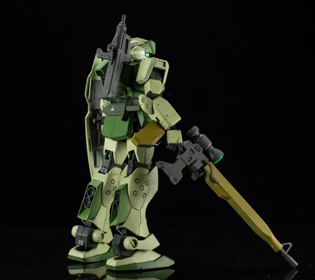 ガンダムビルダーズに出てきたK-9を元のキットにしているのですが、ガンキャノン初期型にナイフを奪われたので、エコーズ・ジェガンからナイフを流用しました。マシンガンはネオジム磁石で背中に取り付けられるようにしています。作ったのはガンキャノン初期型と同じ頃の5〜6年前です