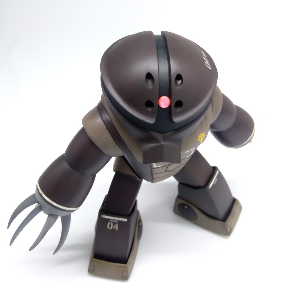 モノアイはHアイズを薄くしたものを両面テープで貼り付けています。なので位置移動も可能ですが、モノアイレールが狭すぎてあまり移動できない・・・。小学生以来の旧キット・アッガイ制作でした。やはりこのキットはカワイイです。ご覧いただきありがとうございました。