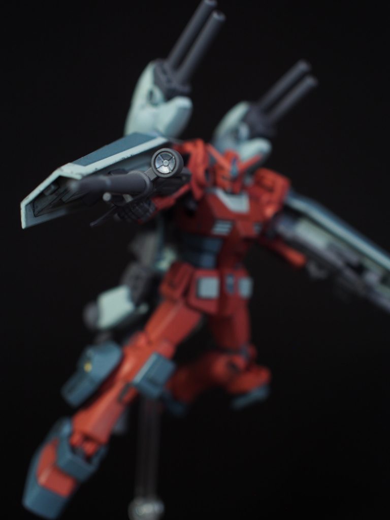 スコープとカメラはブルー系シルバーのメタリック塗装でキラッとします。