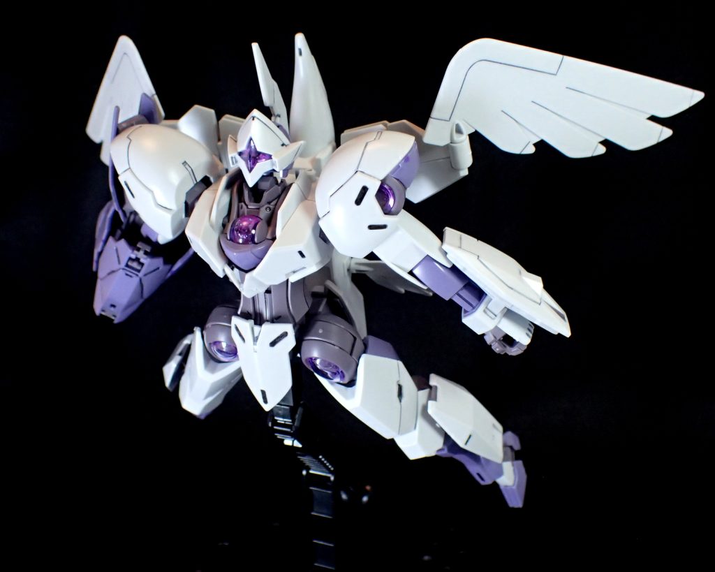 ポータント装備により高機動を習得。従来の小回りの利く機動力から広範囲にわたる高機動へと切り替わったため、空中戦、宙間戦闘力は向上しましたが、長所であった中距離、地上での制圧的な機動力は低下してしまいました。