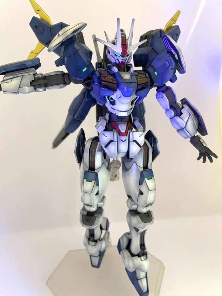 発光部は蛍光グリーンにシアンを混ぜたブルーグリーンを塗装して、ブルーライトで発光するようにしています。