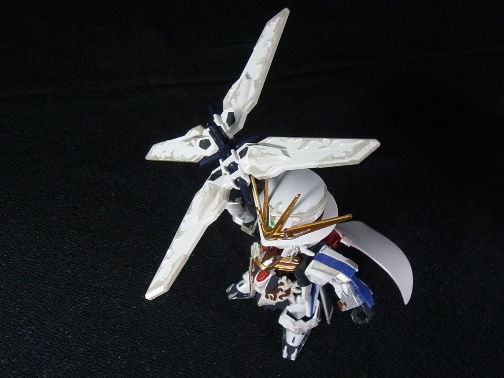 ホワイトが大半でホワイトベースでのシルバー装飾は肉眼で塗漏れやはみ出しが分かりにくかったです。写真を撮るとはっきりするので、随時写真を撮って塗り分けができているか確認しました。