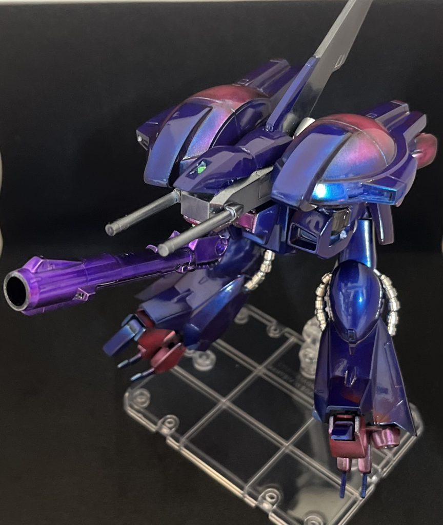 もちろん、モビルアーマー形態へ変形もできます