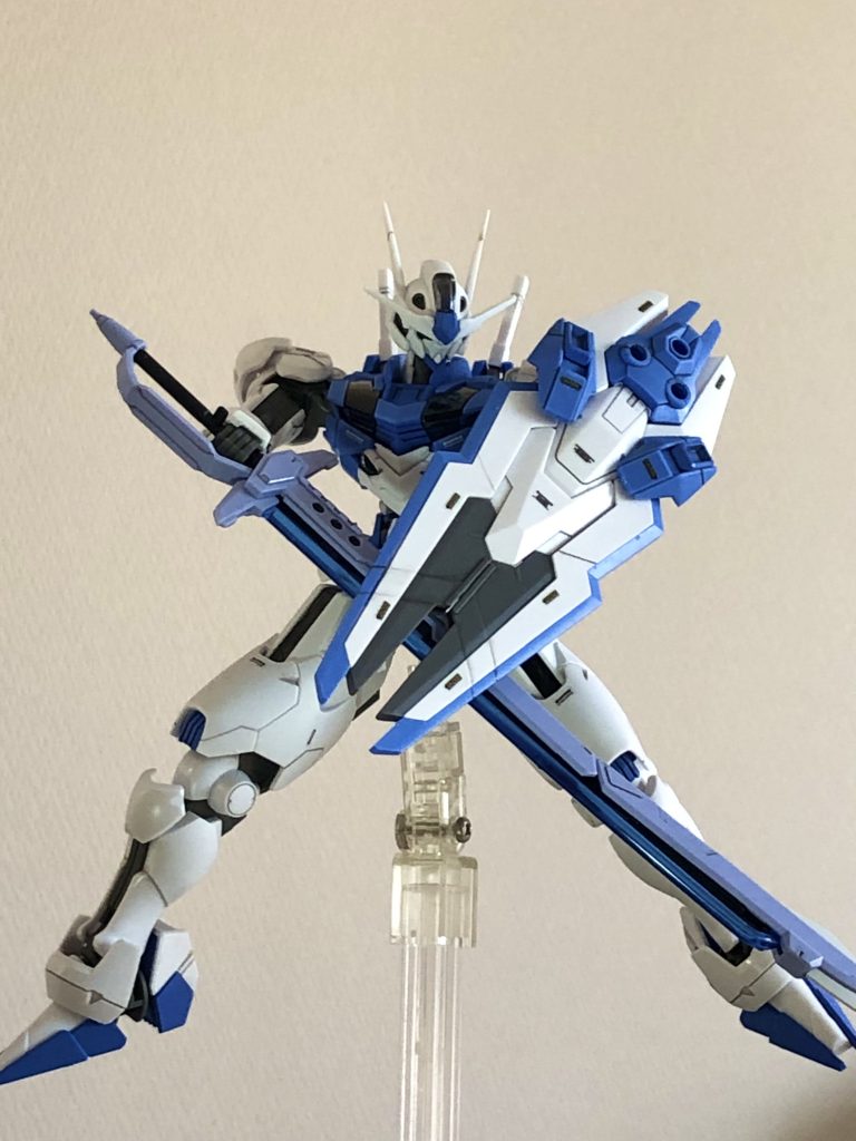 アロンダイトのビーム刃は、統一感を出すためキット付属のビームサーベルのライナーをカットし、流用しました。