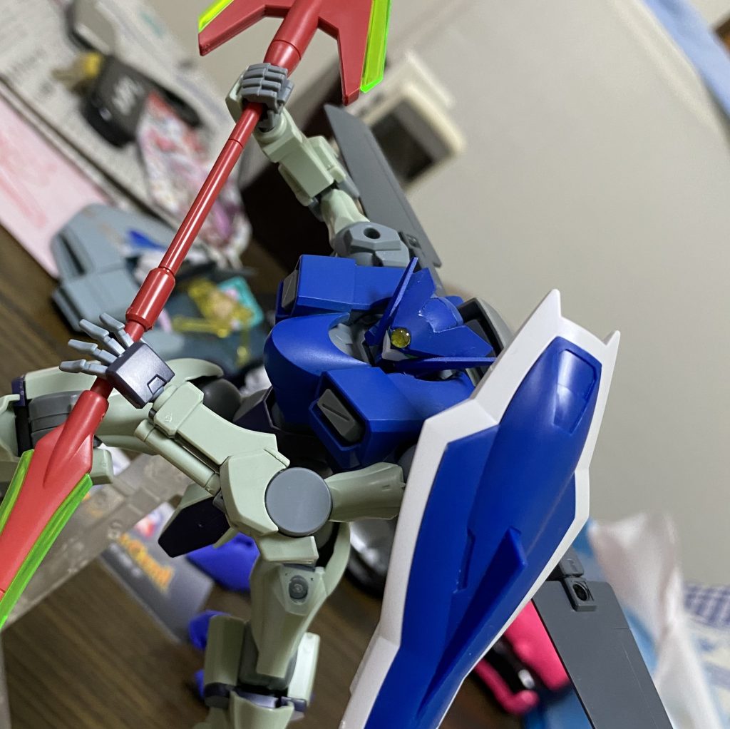 武装が決まらず、放置してましたが、ウィンダムのシールドがいい感じだと思いつけました。次は槍で悩んでいましたが、ひとまず完成しました。銃や羽、武器ももう少し作り込みたいけど、今度はザウォートヘビィで別の作品を作りたいな。