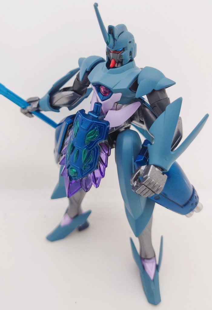 今回は、可変形態も合わせて4段階の形態変形を想定して作成してみました。まず最初は、第1形態(軽装形態)です。ファルシアベースの機体に、頭部はガイアガンダムのものを流用しております。