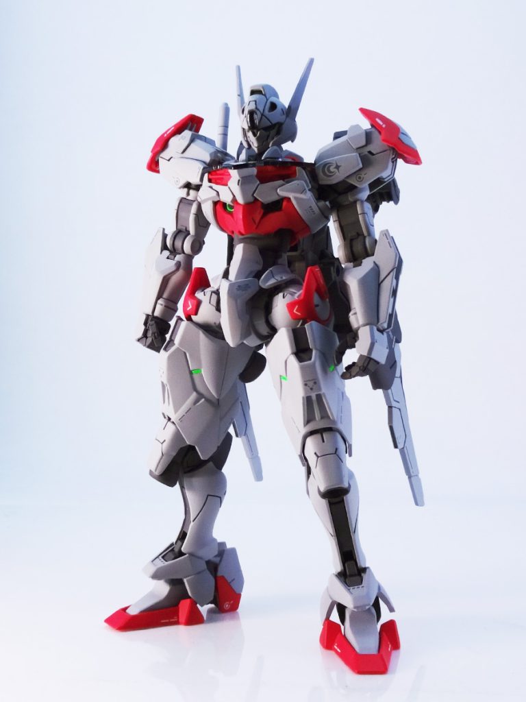 ルブリスはスリープ状態でエルノラらの傍らで佇んでいるのが印象的だったので、ツインアイは消灯状態で表現しています(´ω｀*)