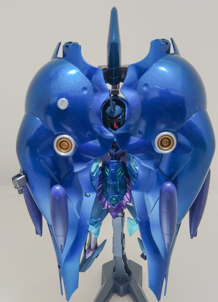 防御形態で、ガンダムフレーム72機の中でも1,2を争う防御力を有しているとの設定です。